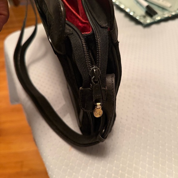 Vintage Gucci Sherry Shoulder Bag with Red and Green Stripe adjustable strap. - Picture 11 of 12